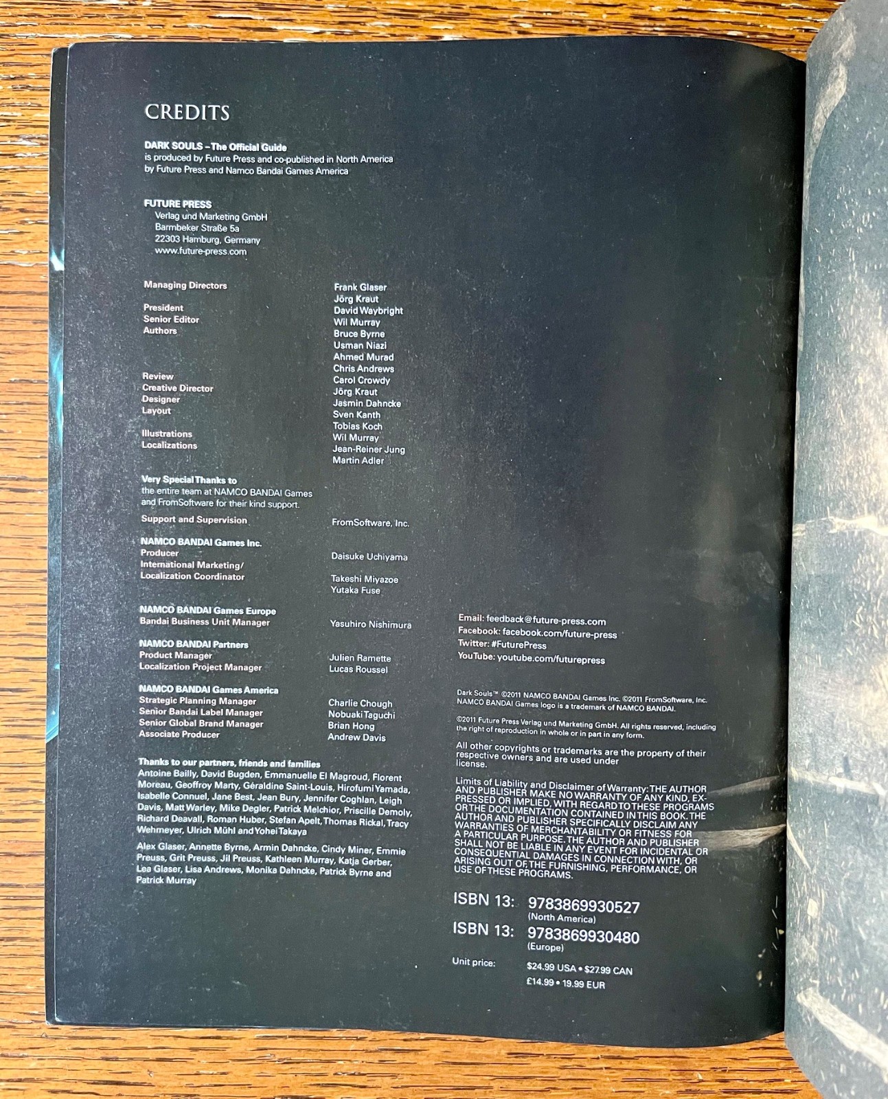 DARK SOULS Collector’s Edition Official Strategy Video Game Hardcover Guide Book