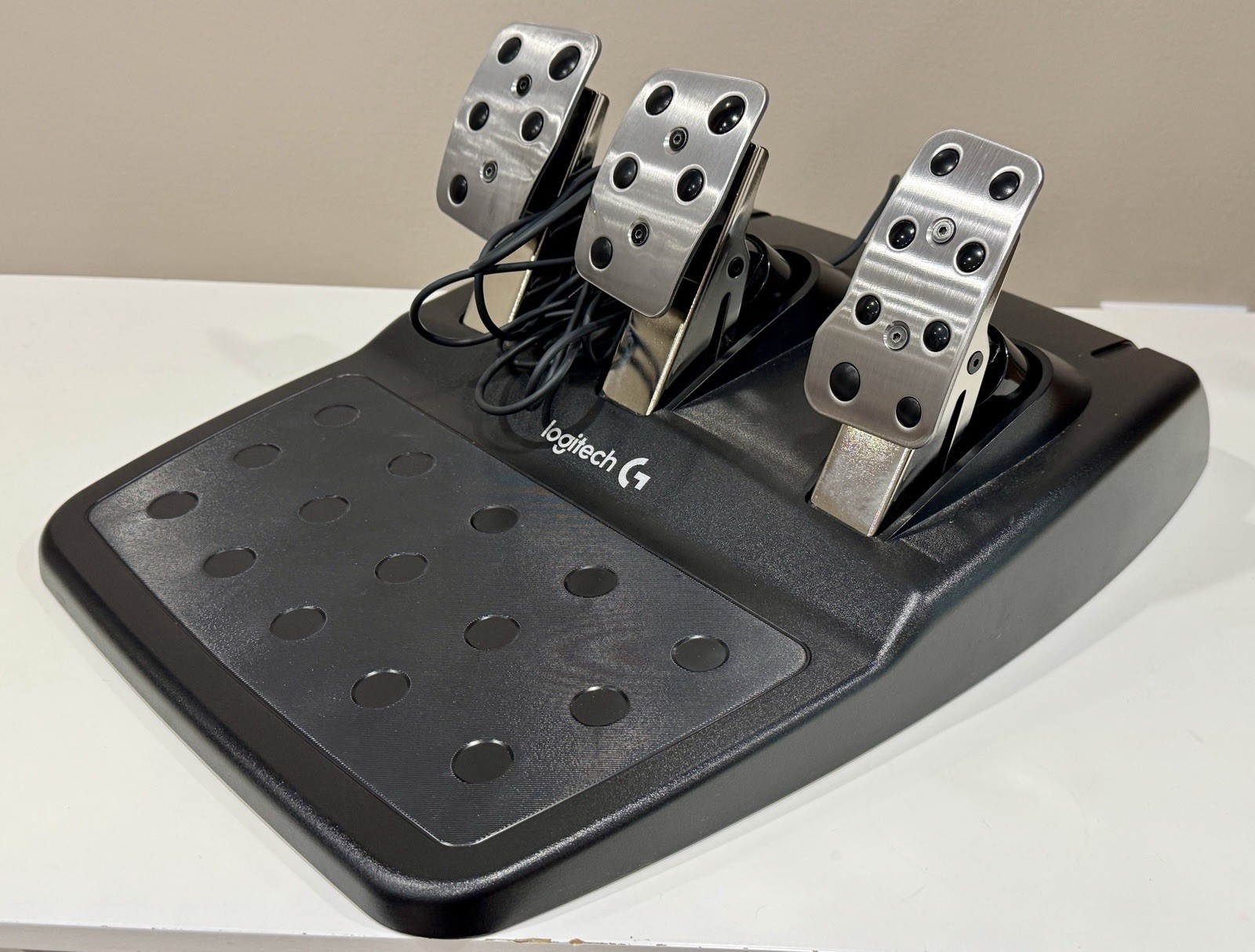 Logitech – G920 Driving Force Racing Wheel, Shifter, and Pedals for Xbox & PC