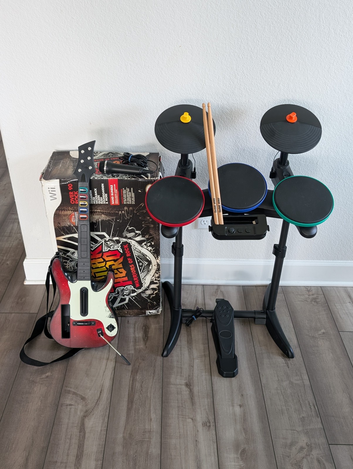 Guitar Hero Warriors of Rock Super Bundle Wii Drums Microphone Nintendo