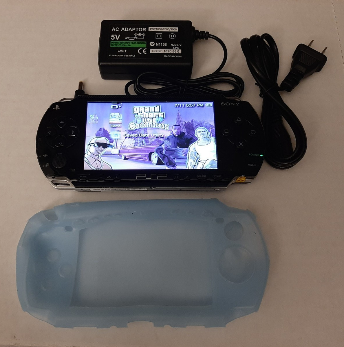 Sony PSP-1001 (ARK-4 CFW) 16 GB Console Bundle New Battery Read