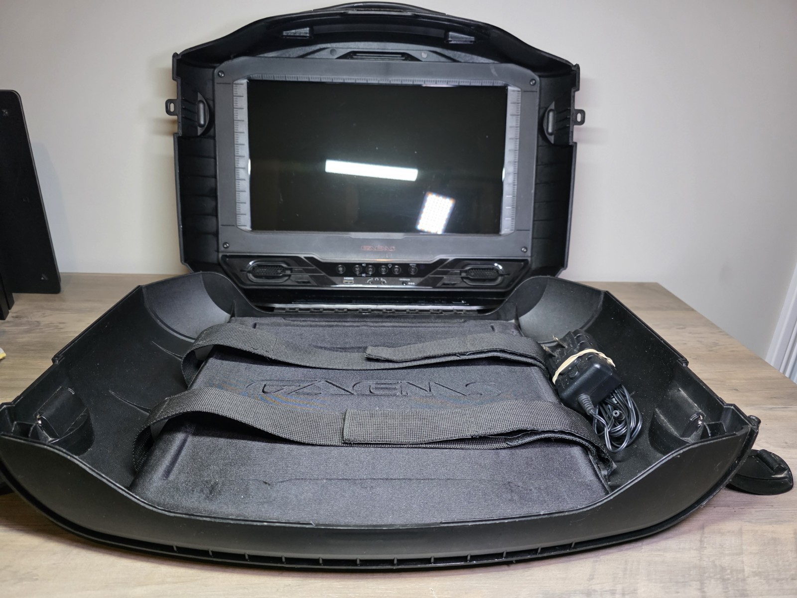 GAEMS G155 XHD Sentry Portable Gaming Monitor Case HDMI 15.5in PS4 Xbox One