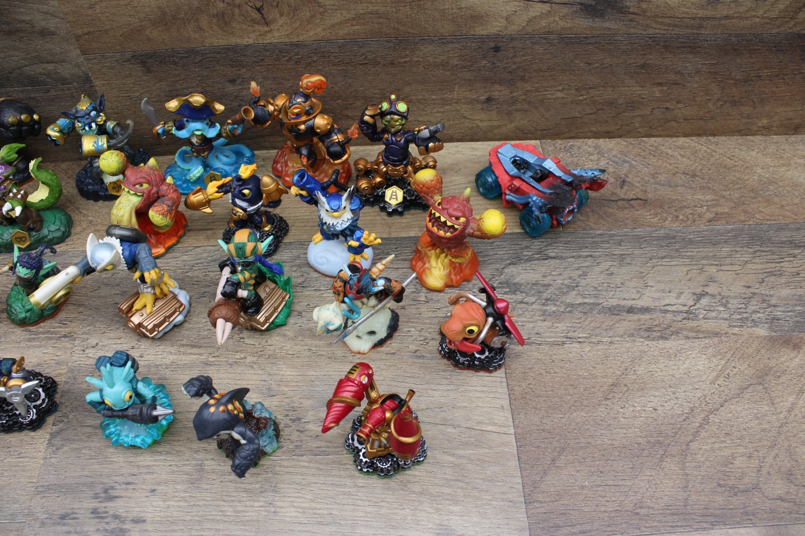 HUGE Lot Of 31 Activision Skylanders Character Figures Mixed Series Action