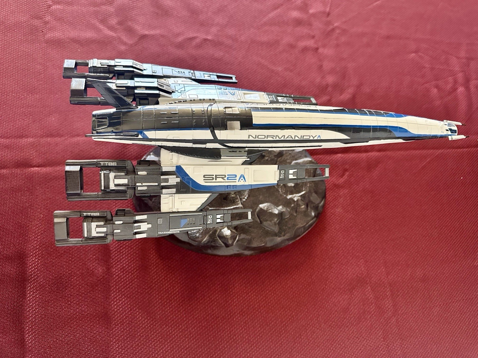 Mass Effect 18” SSV Normandy SR-2 Ship Statue – Gentle Giant Studios/Dark Horse