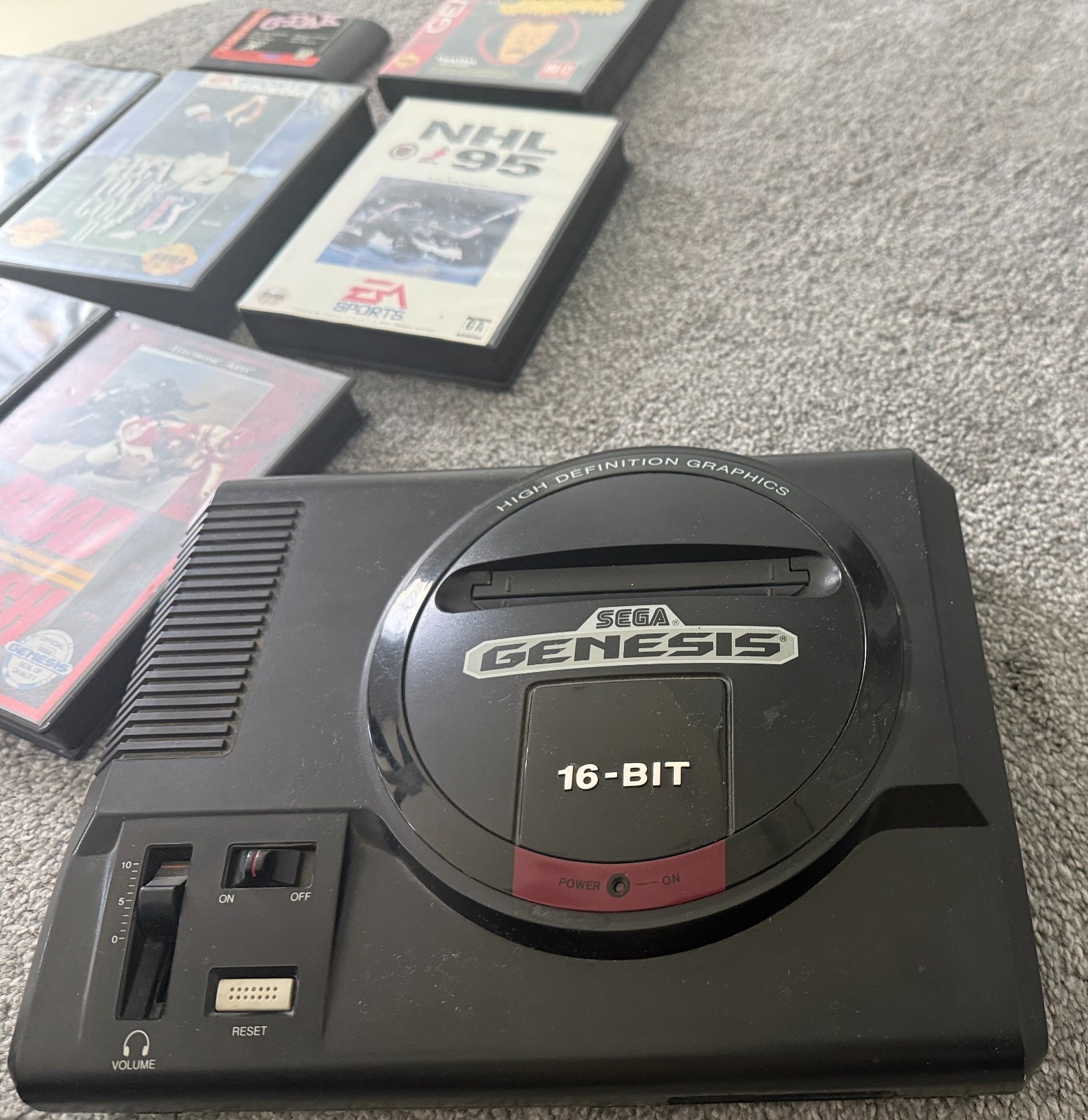 Sega Genesis Console System with (8) Video Games MODEL 1/16-BIT vtg gaming 1601