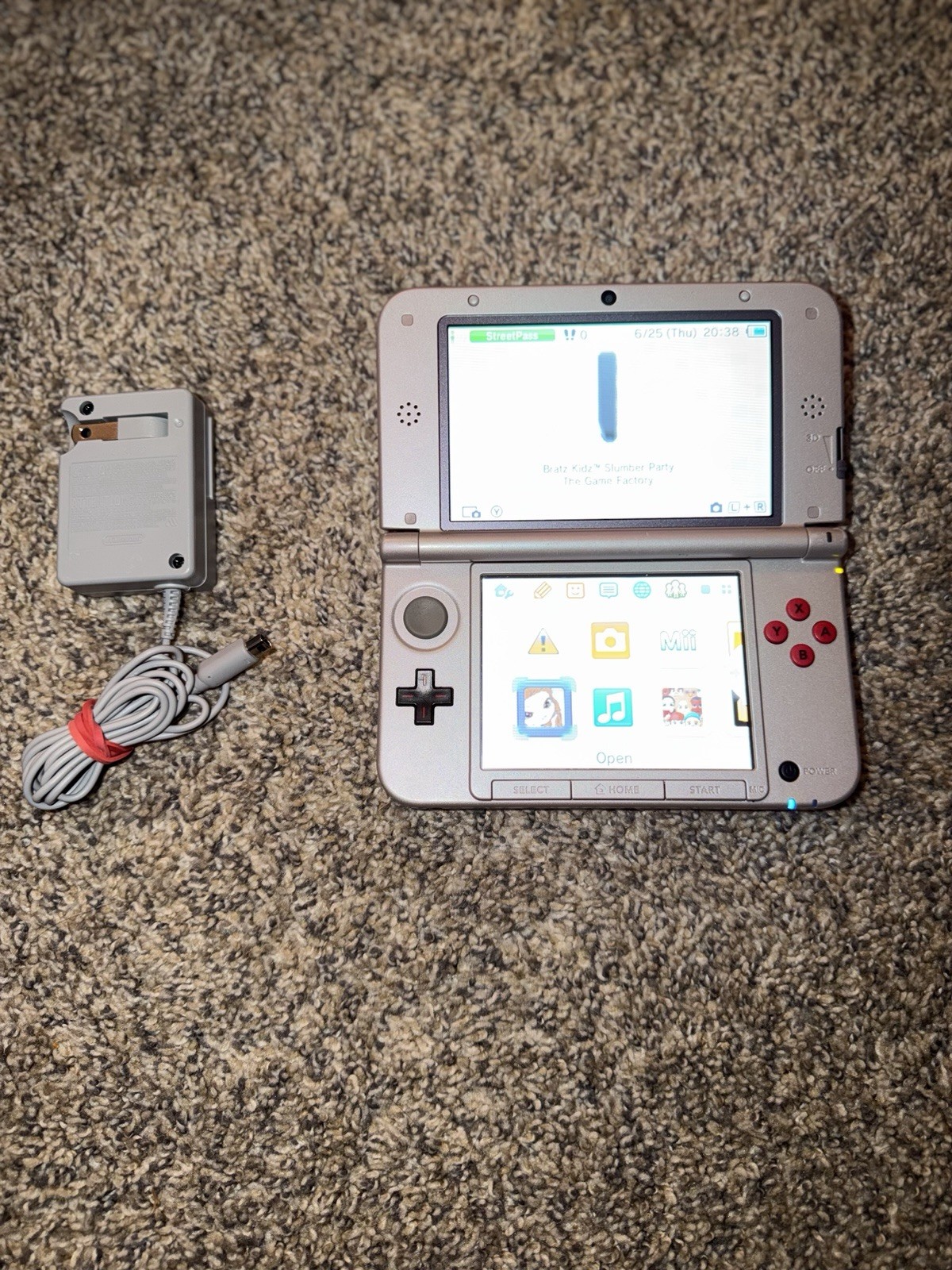 Nintendo 3DS XL Retro Silver Edition NES Controller w/ Charger (Tested & Working