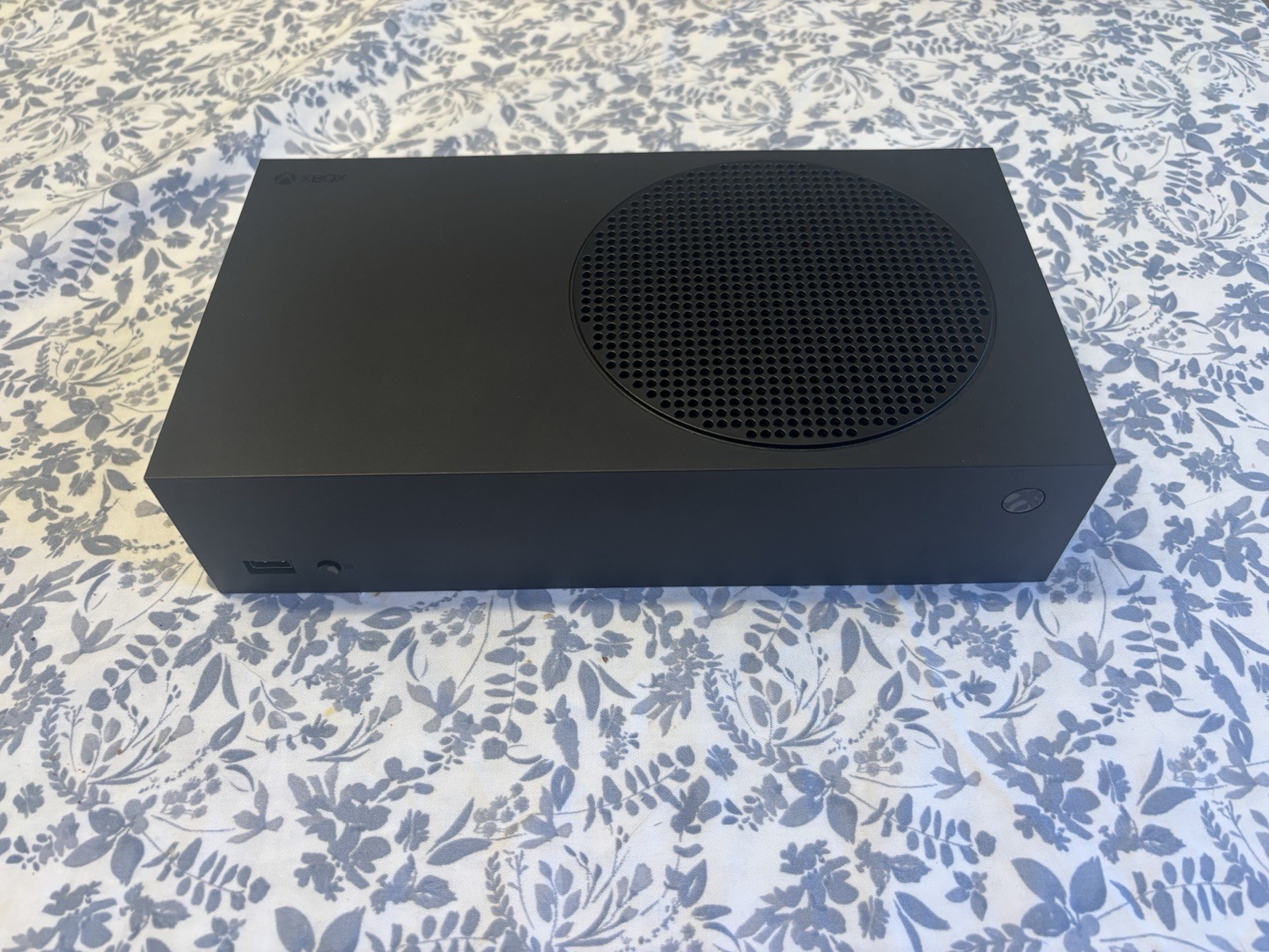 Microsoft Xbox Series S 1TB Black Console 1440p 120FPS w/2 Controllers & Charger