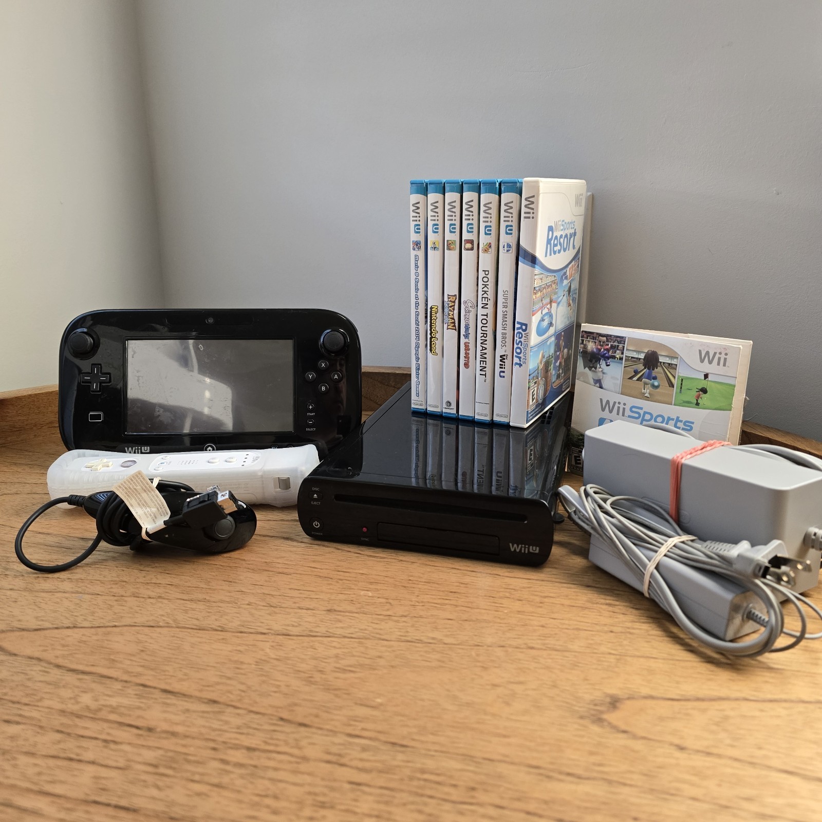 Nintendo Wii U 32GB Console Bundle GamePad Controller 8 Game Lot Mario Pokemon