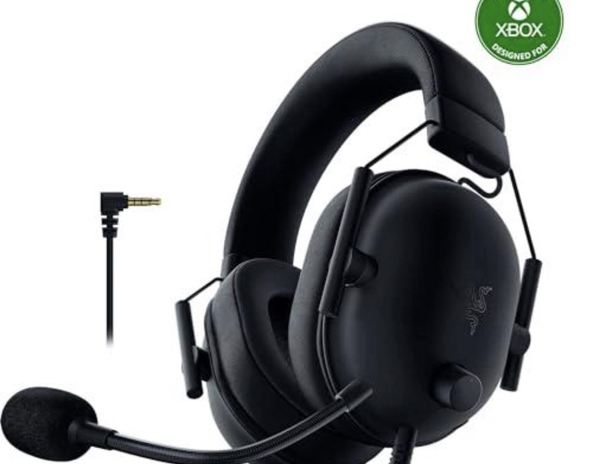 Razer BlackShark V2 Gaming Headset Black Boom Mic Adjustable Xbox 3.5mm Jack