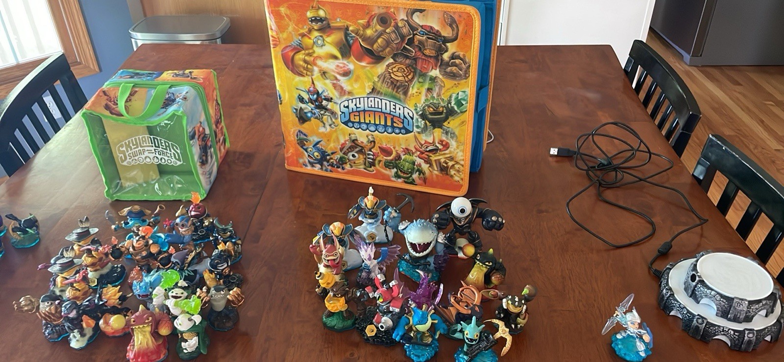 Skylanders Giants Kaos Character Figure Lot w/ Portal of Power & Carrying Case