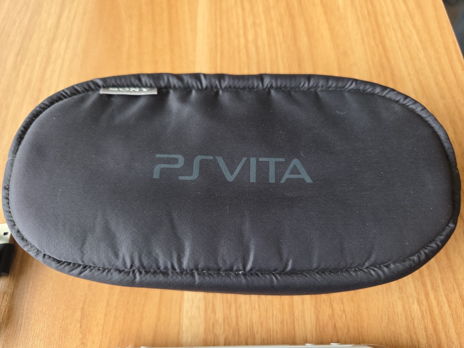 Sony PS Vita PCH-2000 Slim White + Charger GREAT CONDITION US SELLER