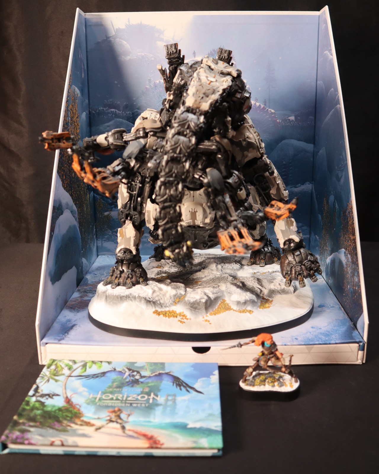 Horizon Forbidden West Regalla Edition Aloy And Tremortusk Statues W/ Artbook