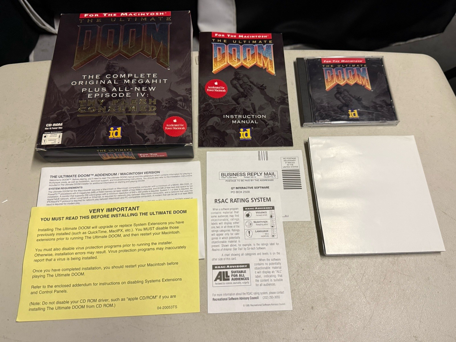 1995 The Ultimate Doom Big Box Macintosh Original Megahit w/ Manual & Poster