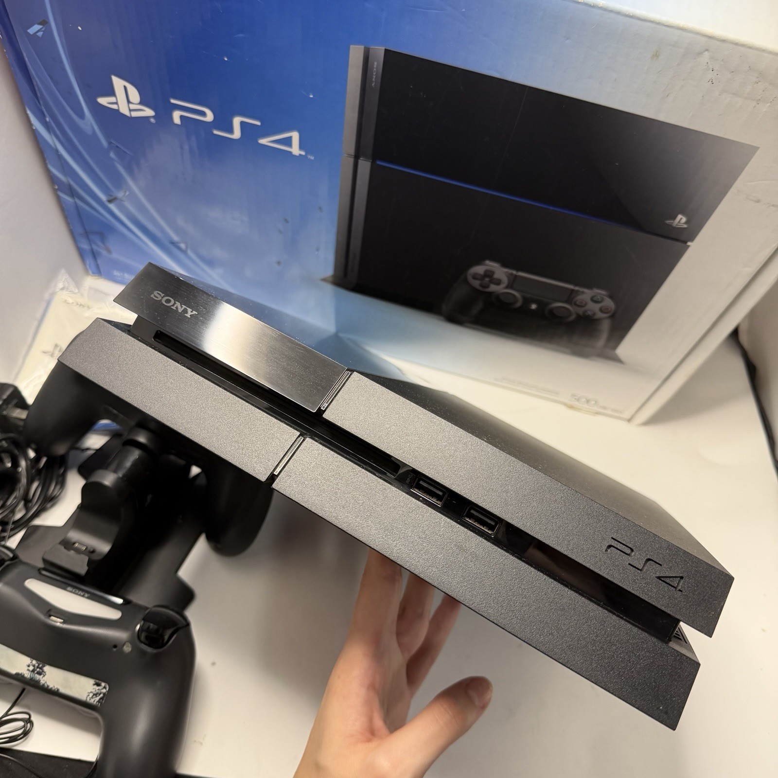 Sony PlayStation 4 PS4 500GB Controllers Games Charging Dock Box Complete Lot