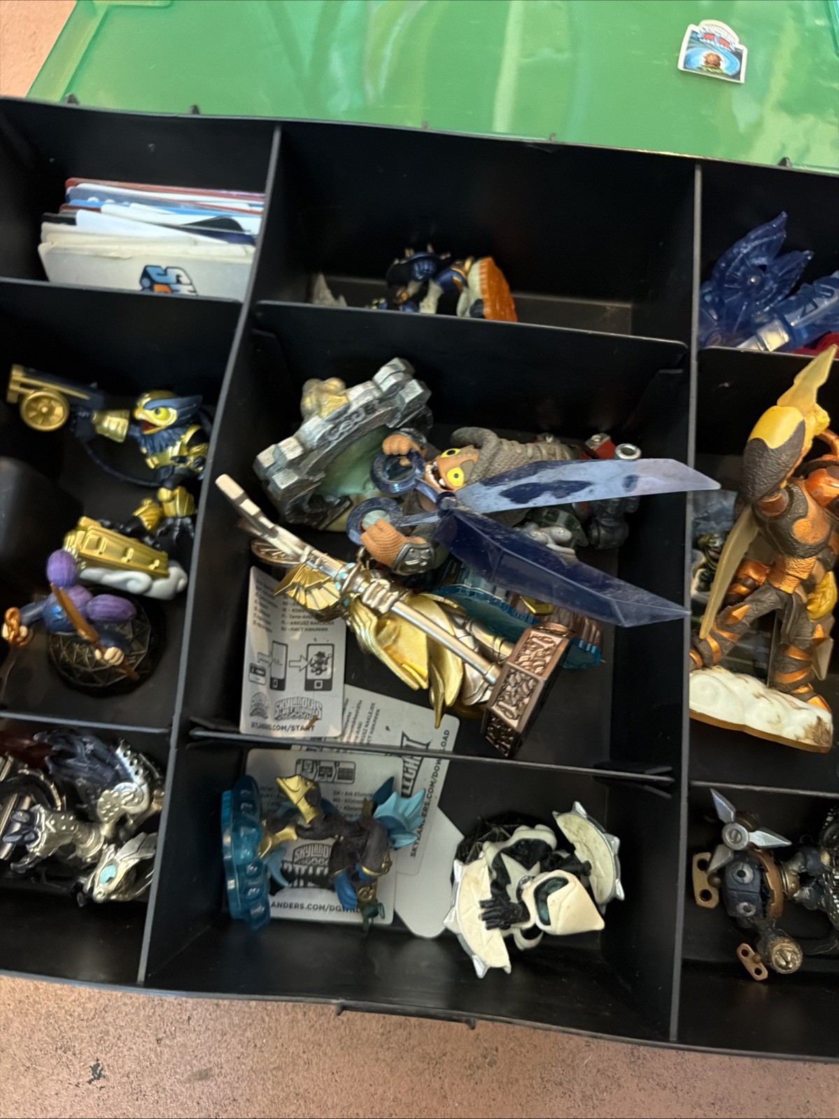 Skylander Lot 75+ Pieces – 3 Carrying Cases.