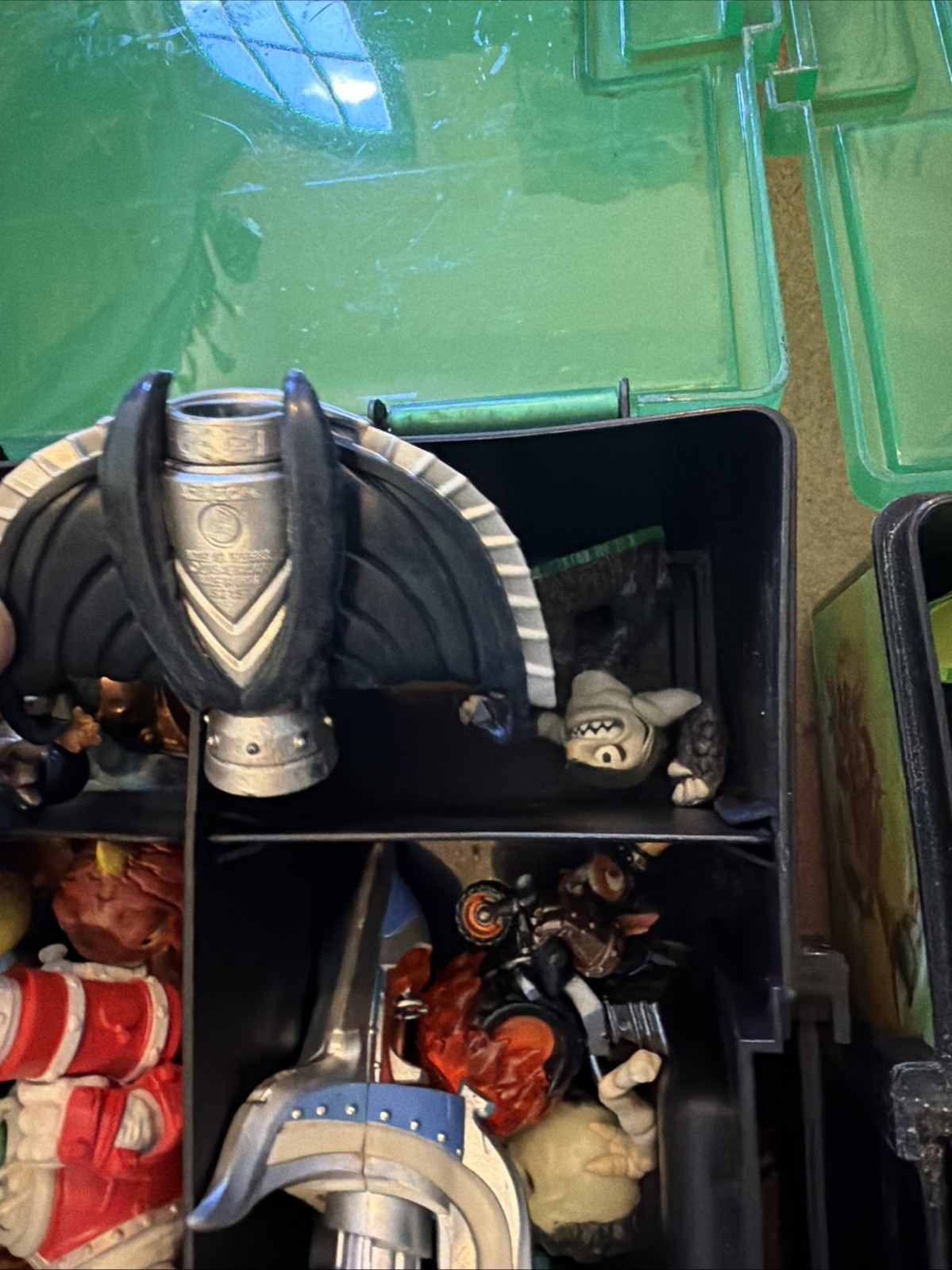Skylander Lot 75+ Pieces – 3 Carrying Cases.