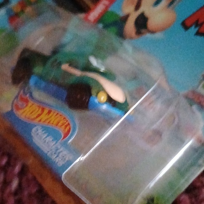 Hot Wheels Character Cars Super Mario Luigi Die-Cast Diecast Vehicle 2017
