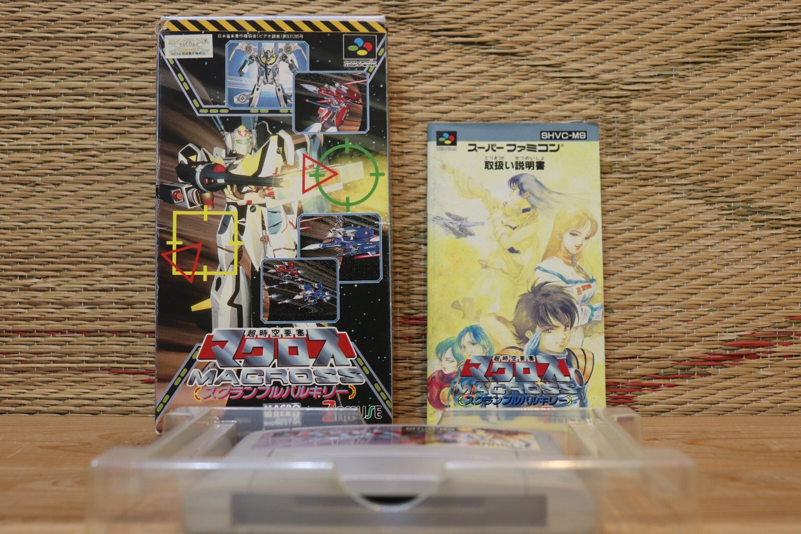 Macross Scramble Valkyrie w/box manual Nintendo Super Famicom SFC VG!