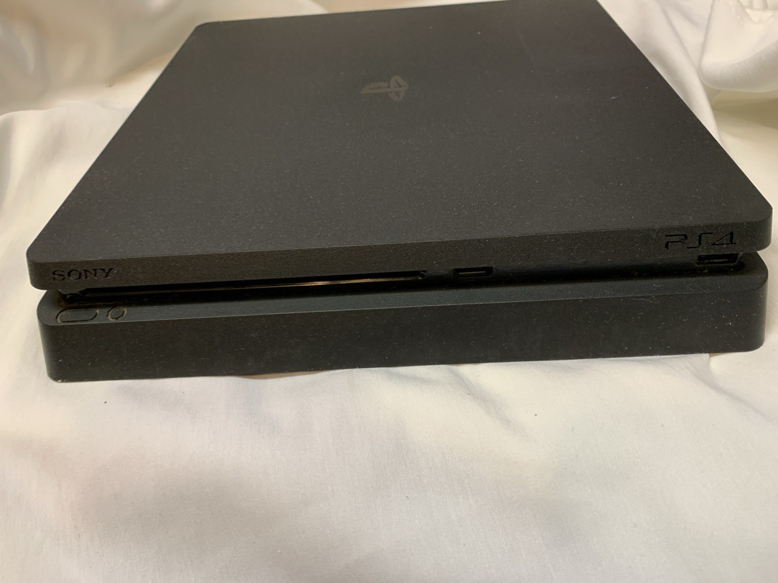 Sony PlayStation 4 Slim 1TB Console CUH-2215B – Disc Drive Issue (READ)