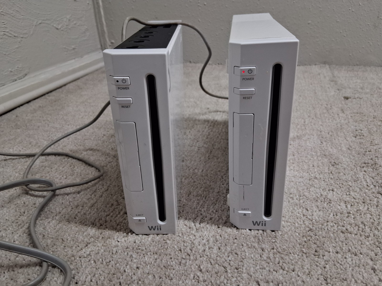 3 Nintendo Wii Console All Power On Not Tested No Cords Or Controllers RVL-001