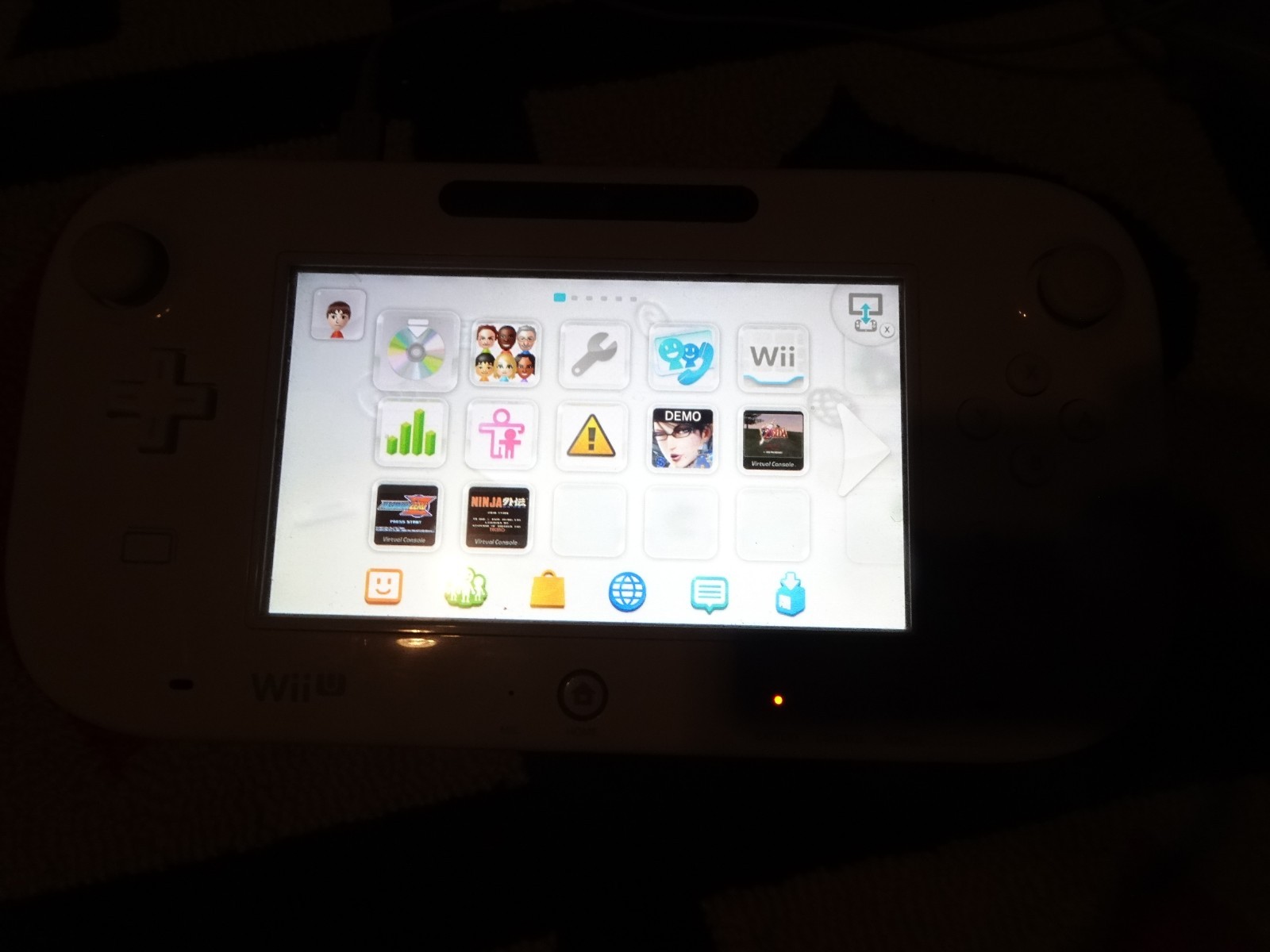 Working Nintendo Wii U 8GB Console and Handheld Pad WHITE WUP-001(02) w/Games