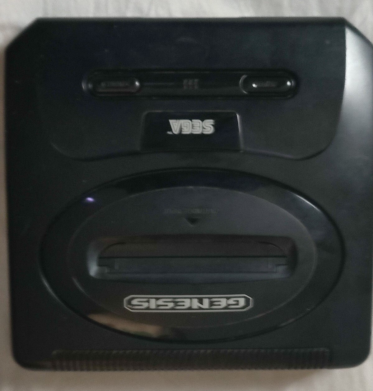 Sega MK-1631 Genesis 1 Console System with 9 Games 3 controlers Damage input out
