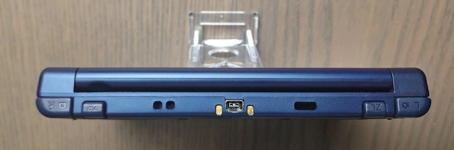 New Nintendo 3DS XL Metallic Blue Charger + 32GB SD Card | Region Free