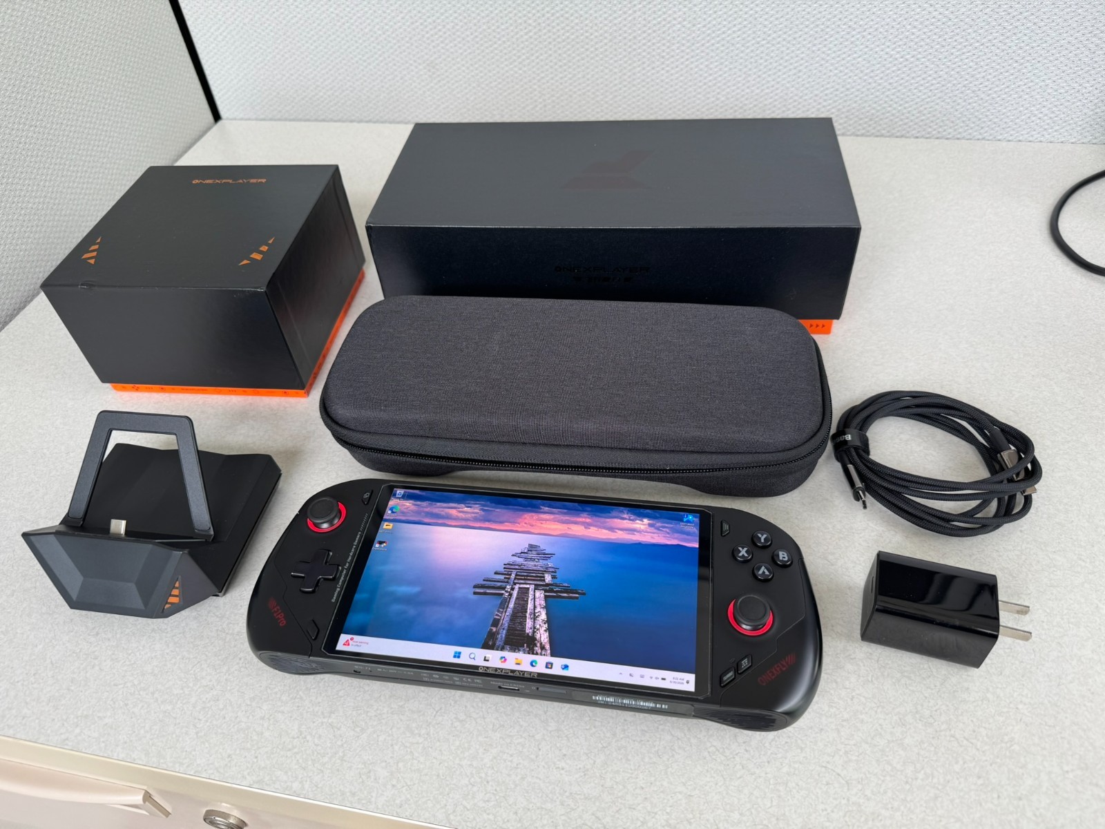 ONEXPLAYER F1 Pro HX 370 32GB 2TB OLED 144Hz + Dock, Case, Upgraded Batt *MINT*
