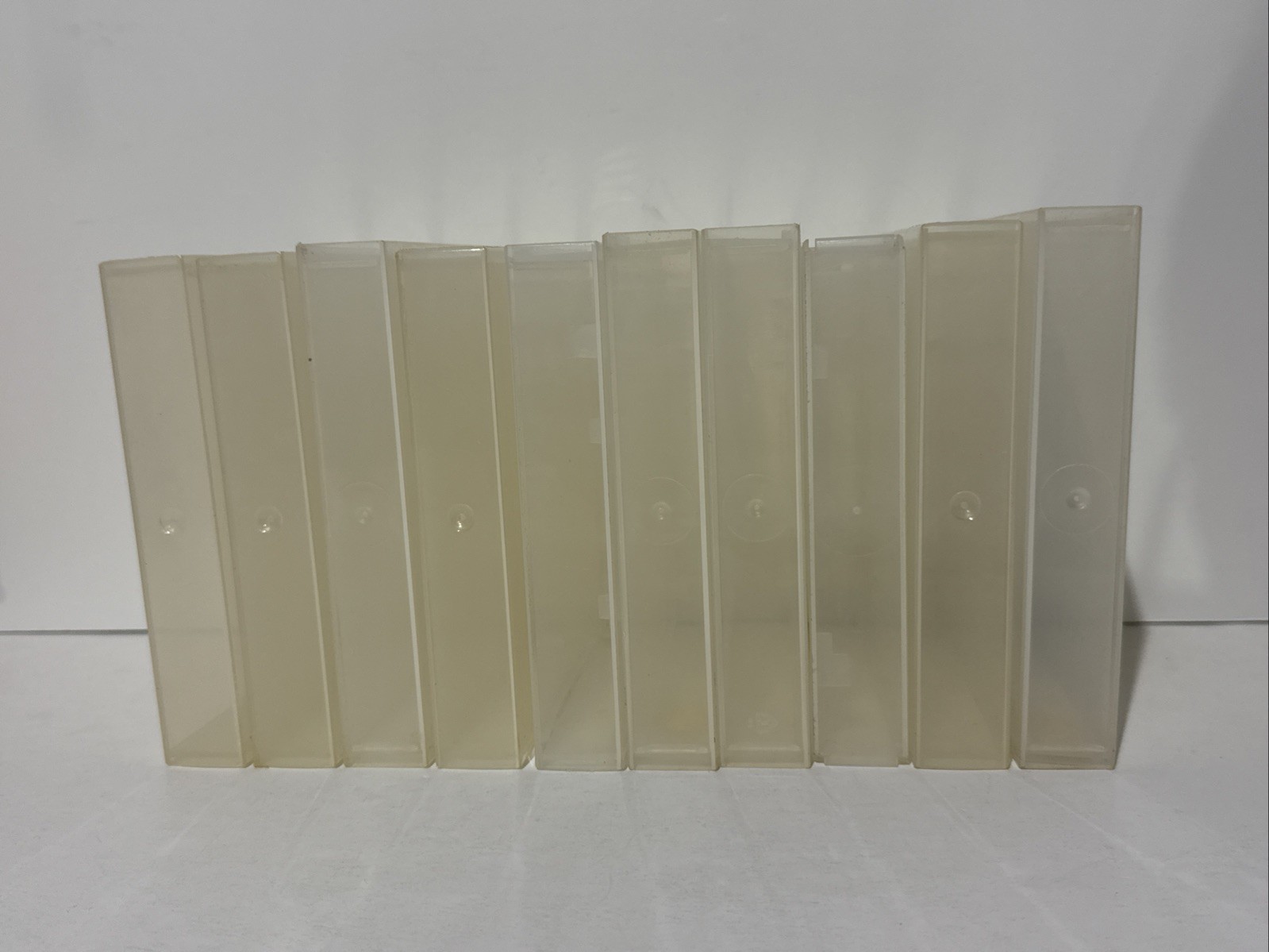 10 Nintendo NES Clear Plastic Hard Clamshell Cartridge Cases