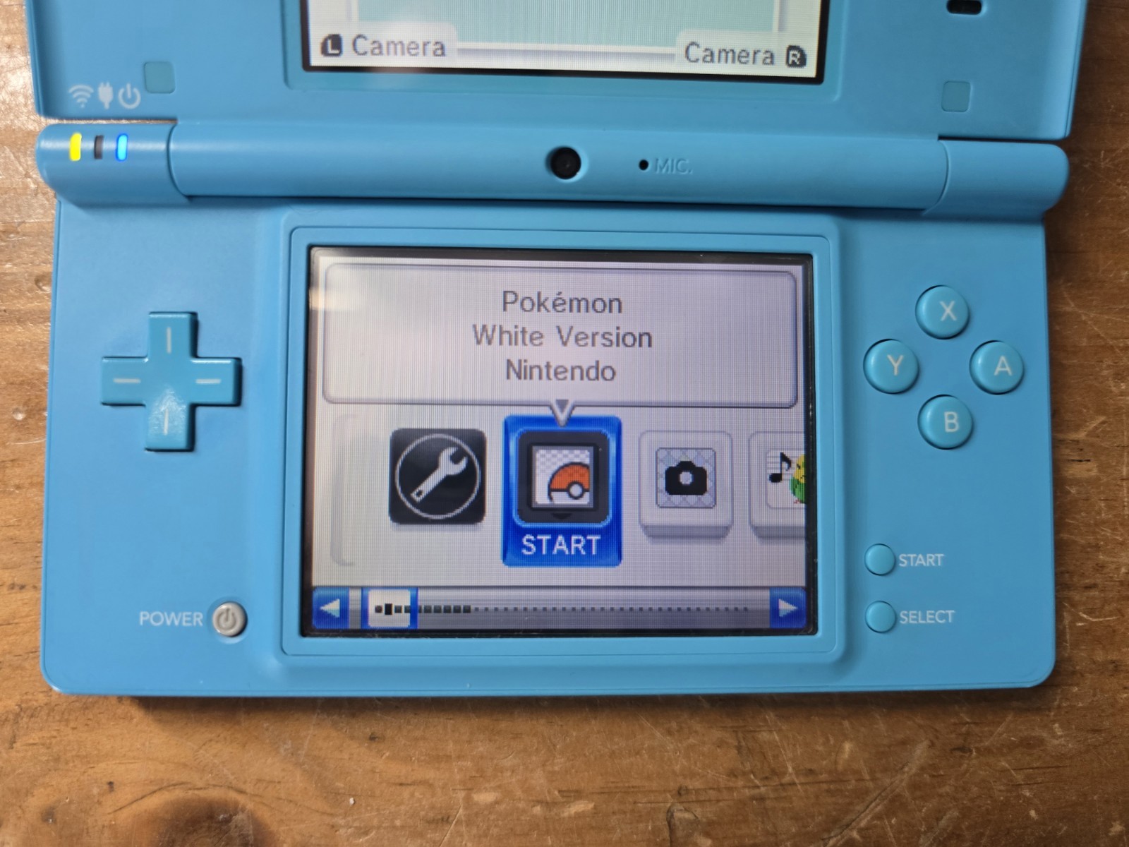 Nintendo DSi TWL.001 Teal Blue Video Game Handheld System W/Charger WORKING