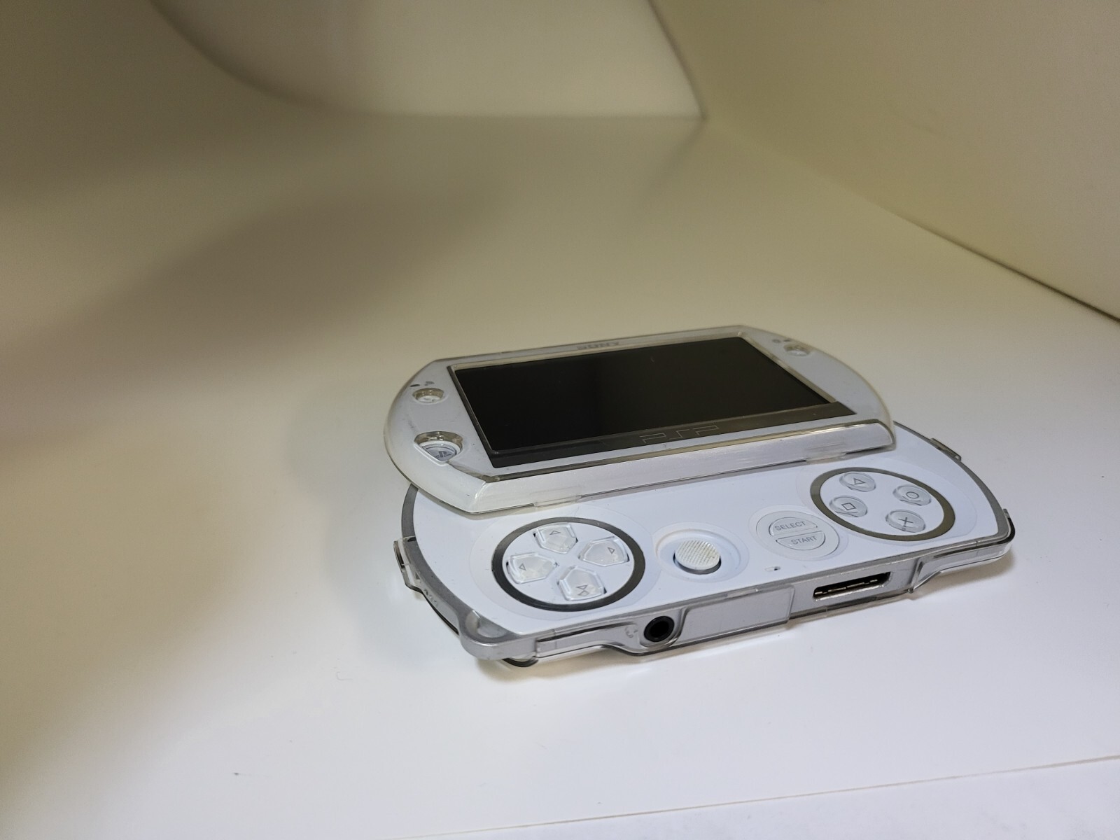 BRAND NEW Sealed Transparent Crystal Clear Hard Shell Skin Case Cover For PSP Go