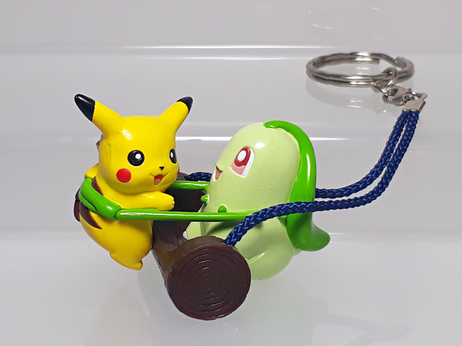 Chikorita Pikachu Pokemon Figure Swing Keychain Banpresto 2002 Japan Q06 1.8in