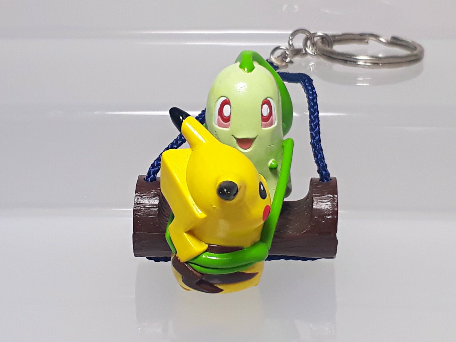 Chikorita Pikachu Pokemon Figure Swing Keychain Banpresto 2002 Japan Q06 1.8in