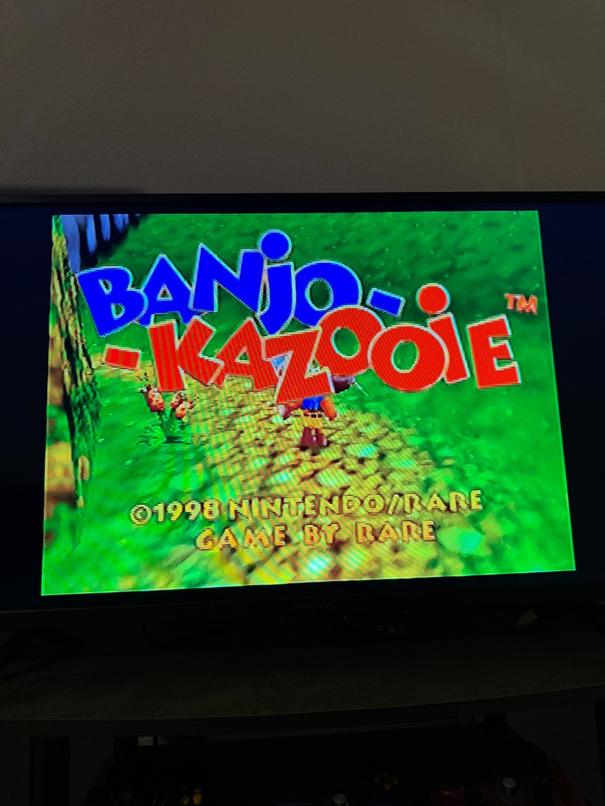 Banjo Kazooie Complete in box – great condition with protective covers