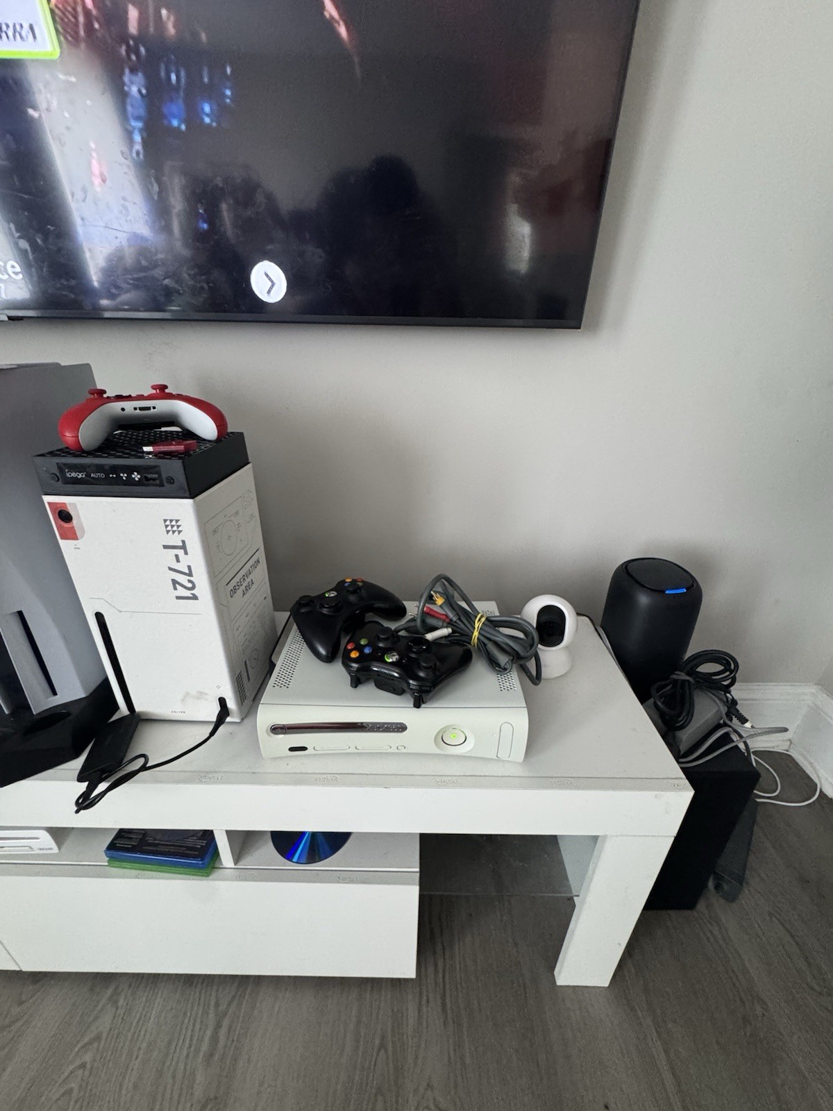 Microsoft Xbox 360 White 120GB Console Bundle w/ 2 Wireless Controllers & Cables