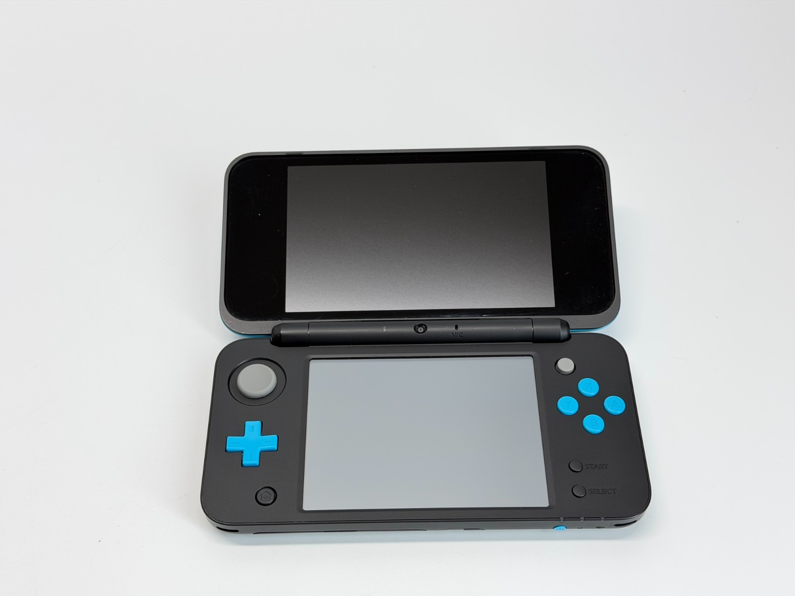 Nintendo New 2DS XL Blue/Black Handheld System Bundle w/Mario Kart 7