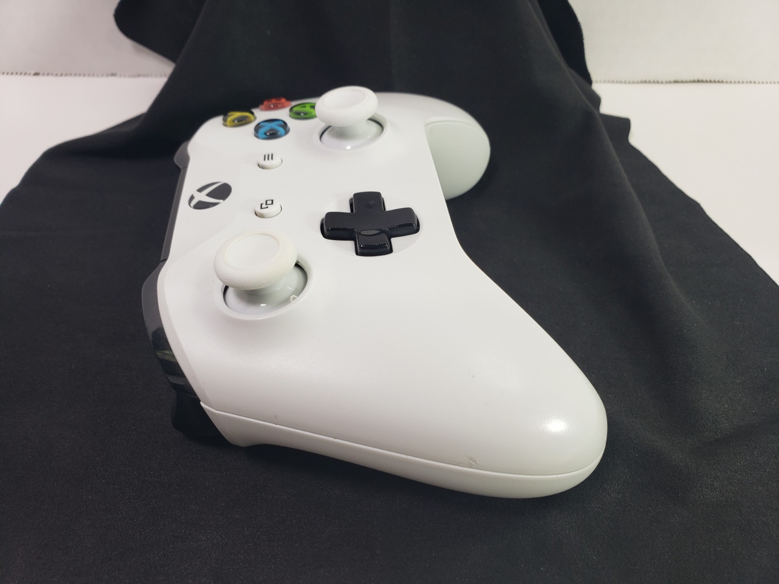 Microsoft Xbox One S 500GB Video Game Console Bundle. Tested/working