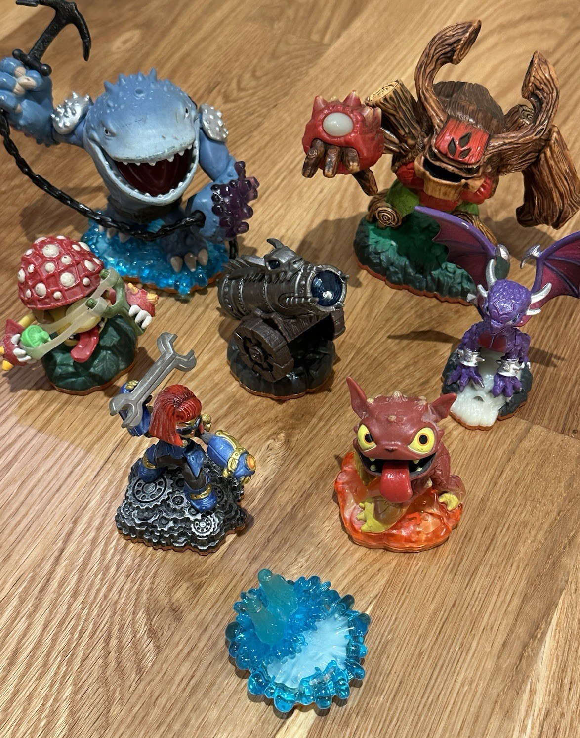Skylanders Giants Series 2 – Lot of 8 Figures / Cynder, Thumpback and more.