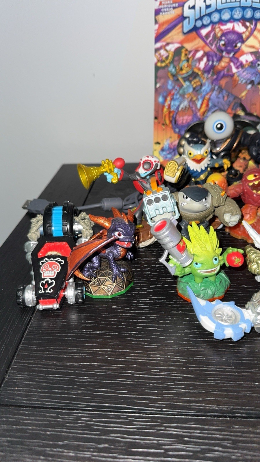 Lot Of 41 Skylanders Superchargers Light Core Chill Comic Poster Collector Guide