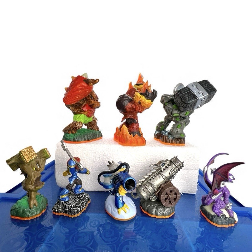 Skylanders Giants 8 Figure Lot w/ Case Tested Hot Head Crusher Tree Rex