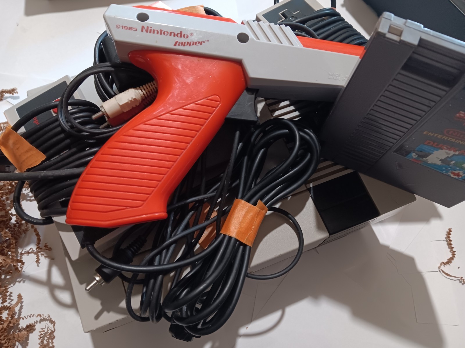 NES Console w/ all cables + AV 2 Controllers Light Zapper & Mario/Duck Hunt Tstd