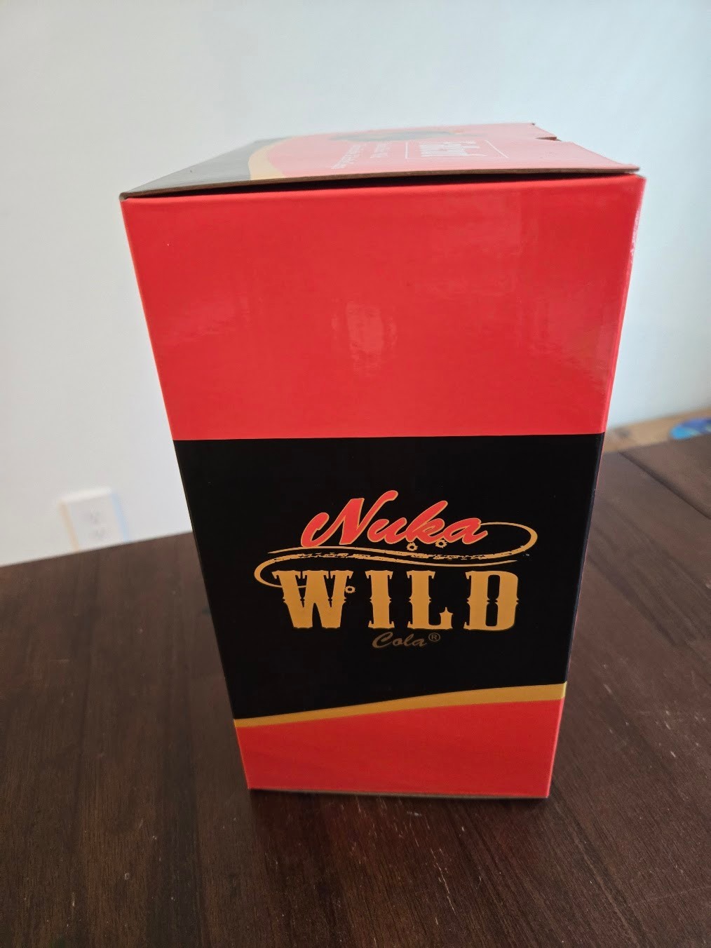 Fallout Nuka-Cola Wild Glass Rocket Bottle + 10 Bottle Caps Bethesda New Sealed