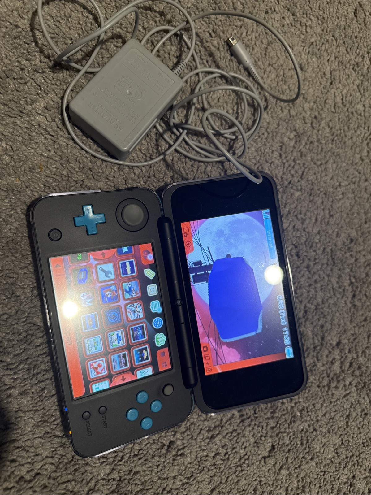 Excellent Condition Modded New 2ds Xl With Charger 64GB Sd Card