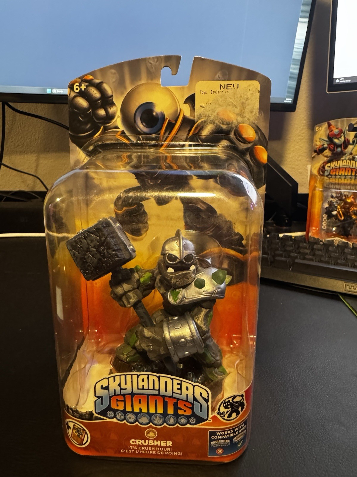 Skylanders Giants Crusher Light Up Effect Character Figure (ERROR PACK)