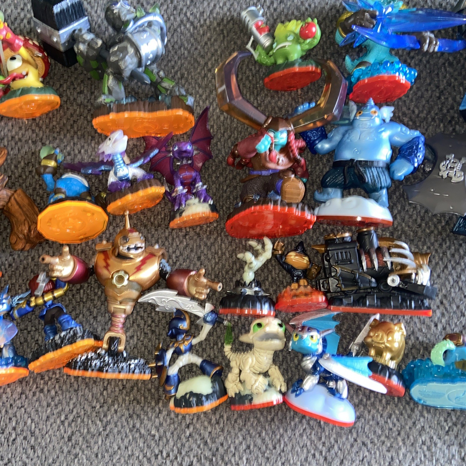 Skylanders Lot – 27 Figures Portal & Bag