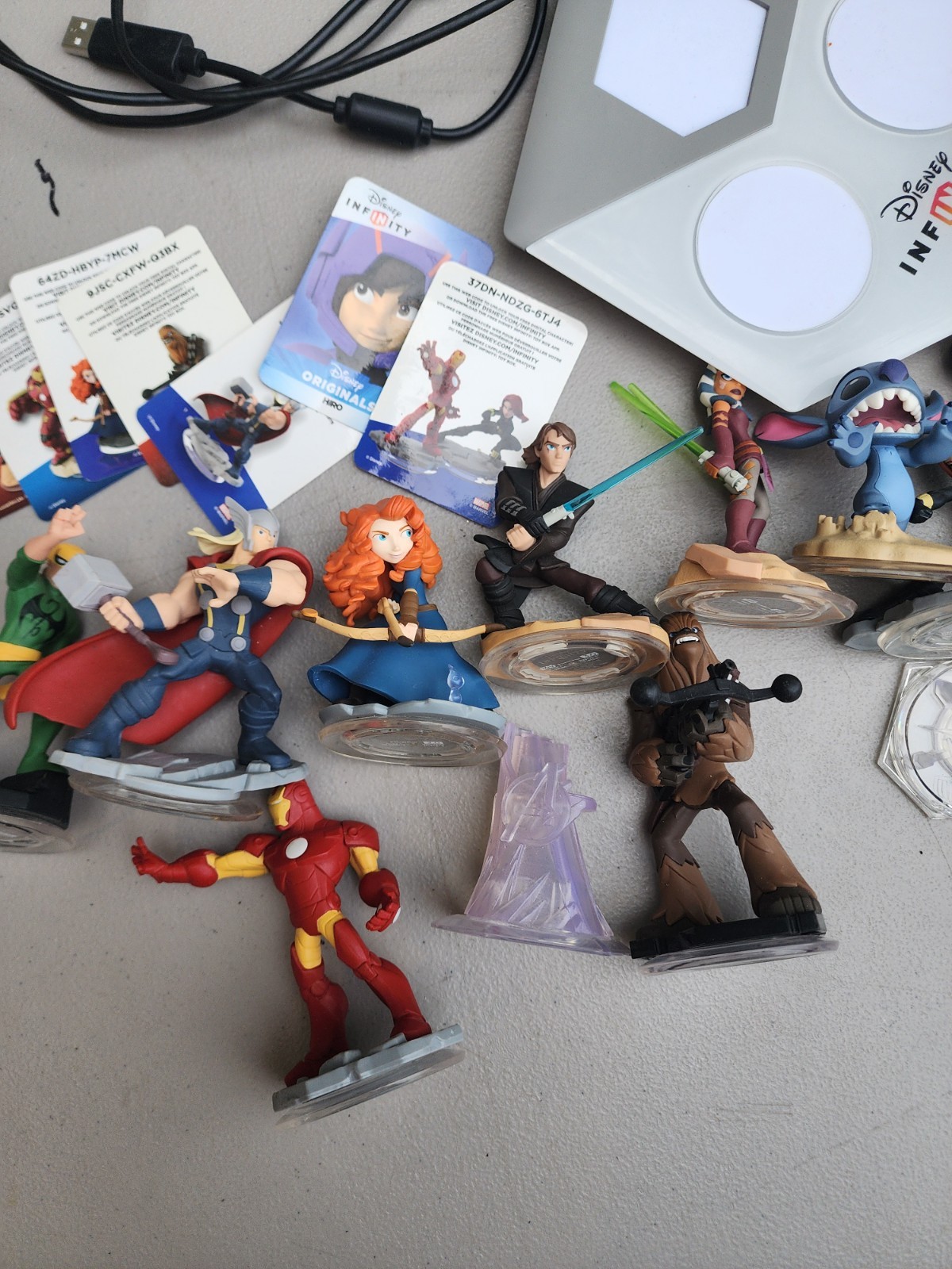 Disney Infinity 2.0 And Xbox One Lot Of 13 Figures W/ Portal