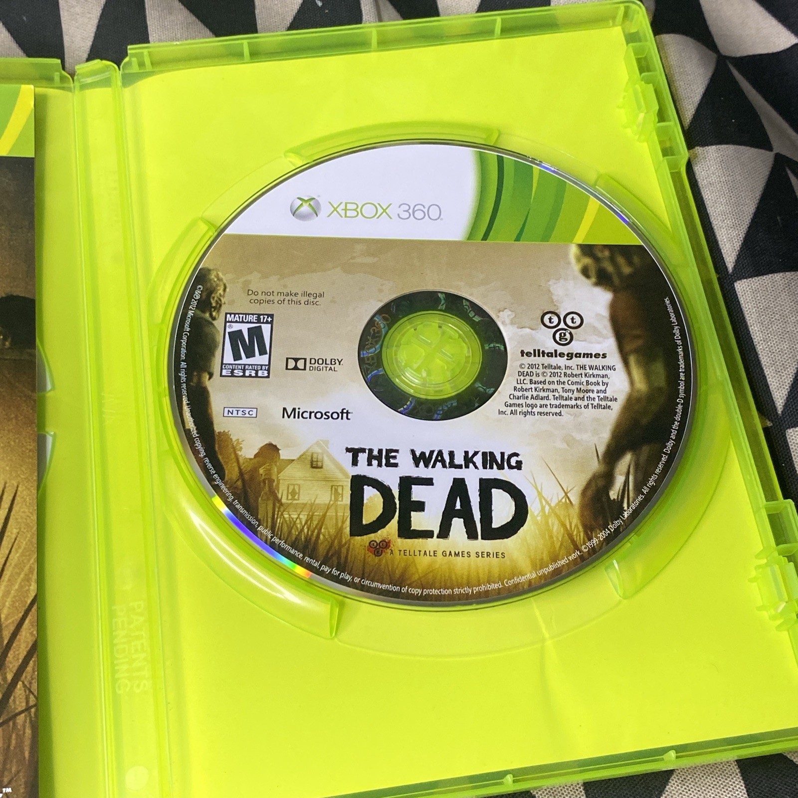 The Walking Dead: A Telltale Games Series (Xbox 360, 2012) Complete With Manual