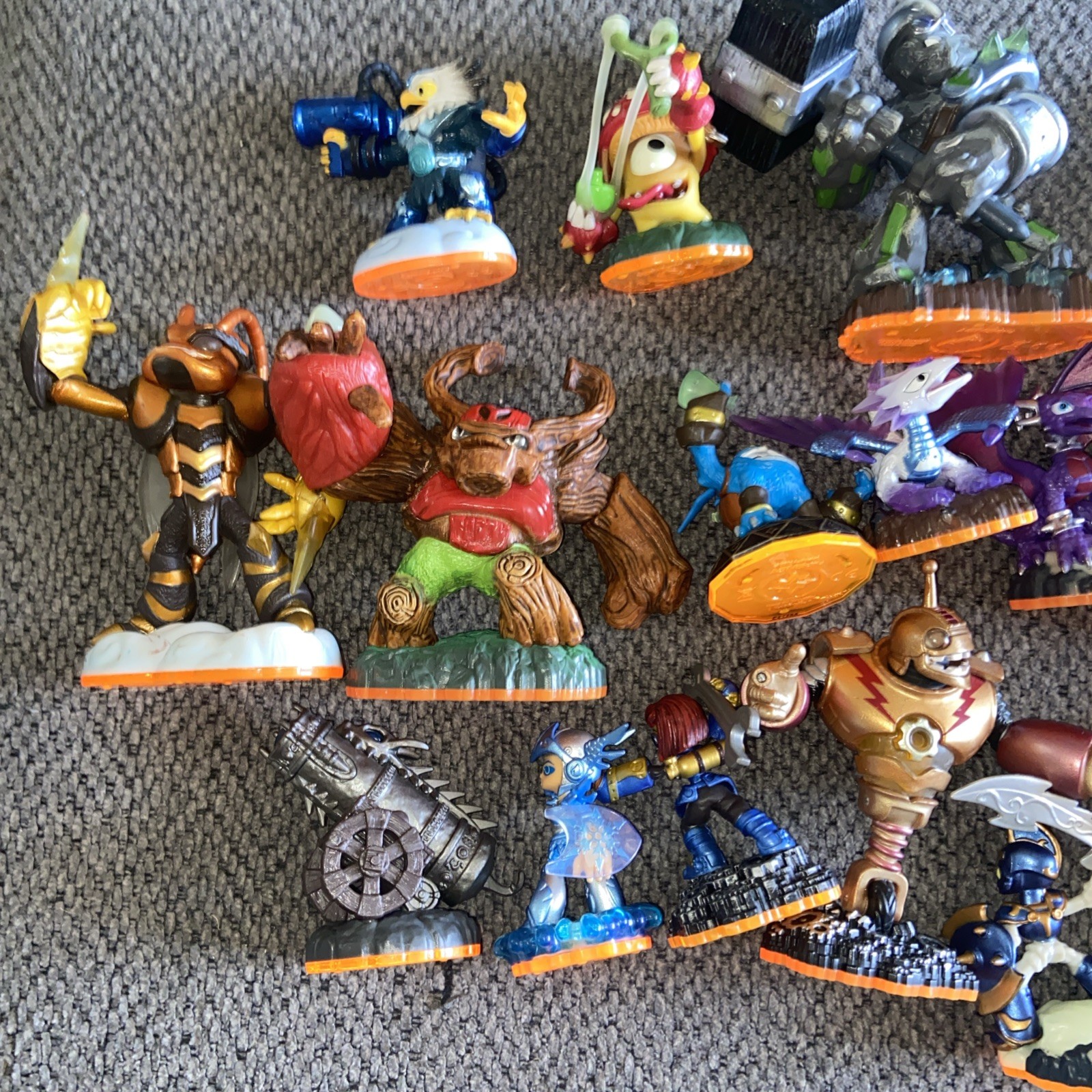 Skylanders Lot – 27 Figures Portal & Bag