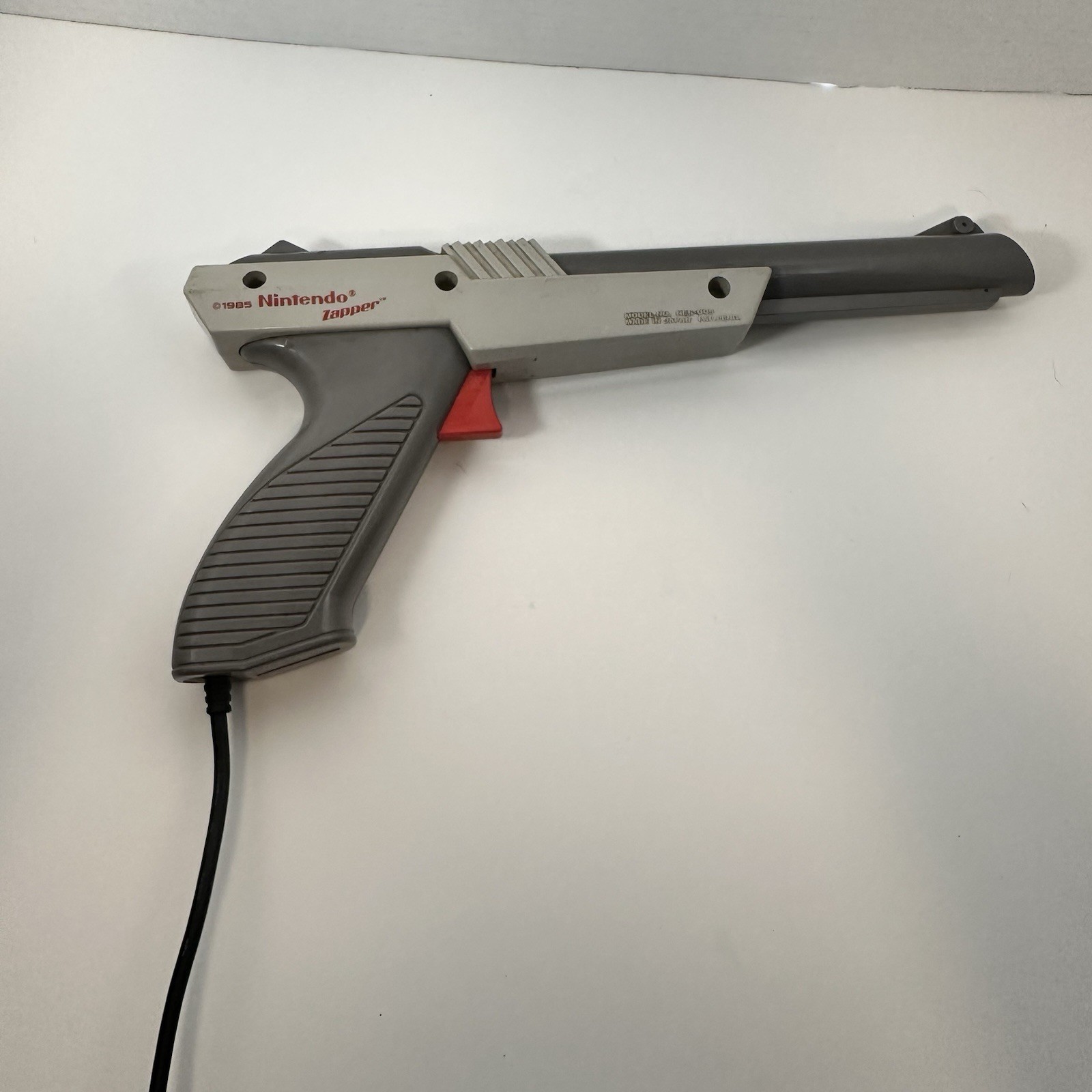 Nintendo NES Zapper Light Gun Gray Controller OEM Original 1985 Grey