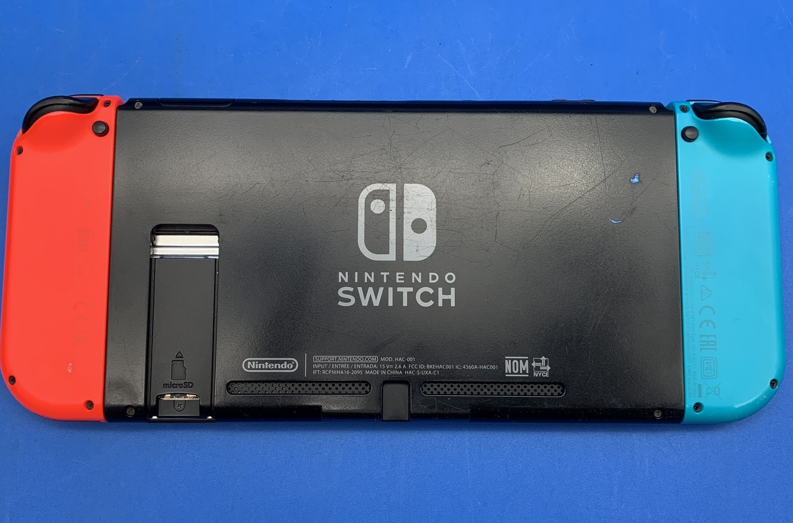 Nintendo Switch HAC-001(-01) 32GB Handheld Console w/ Red/Blue Joy-Cons + Case