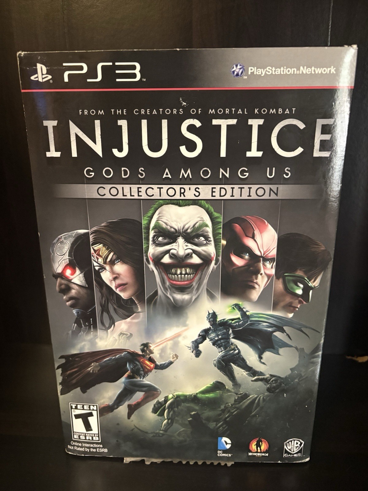 Injustice: Gods Among Us Collector’s Edition PS3 2013 Batman Wonder Woman Statue